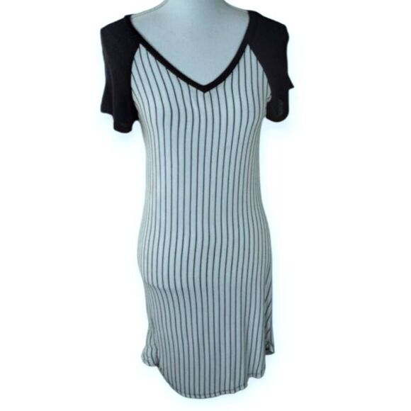ACTIVE USA BLACK & WHITE STRIPE DRESS SZ.S EUC. - Picture 1 of 8